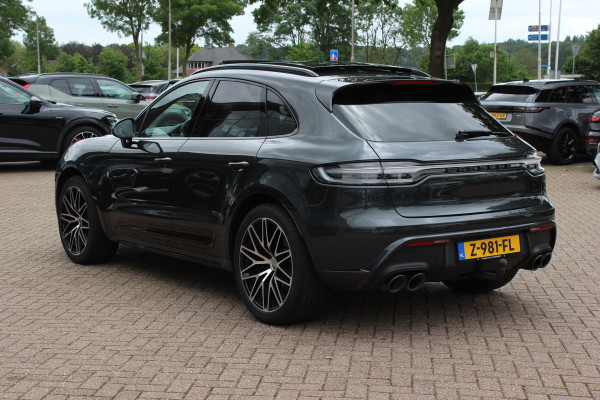 Porsche Macan 2.0 T / Trekhaak / Panoramadak / Camera / Luchtvering / Keyless / 21'' / Adaptieve Stoelen / Sportchrono / CarPlay / Stoel+Stuurverwarming / Dodehoek / DAB / ACC