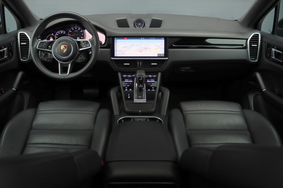 Porsche Cayenne Coupé 3.0 Aut8 | Luchtvering | Panoramadak | BOSE | Trekhaak | Leder | Memory | Stoelverwarming V+A | PDLS | Sport-Chrono-pakket | Soft-Close | Verwarmd Stuurwiel |