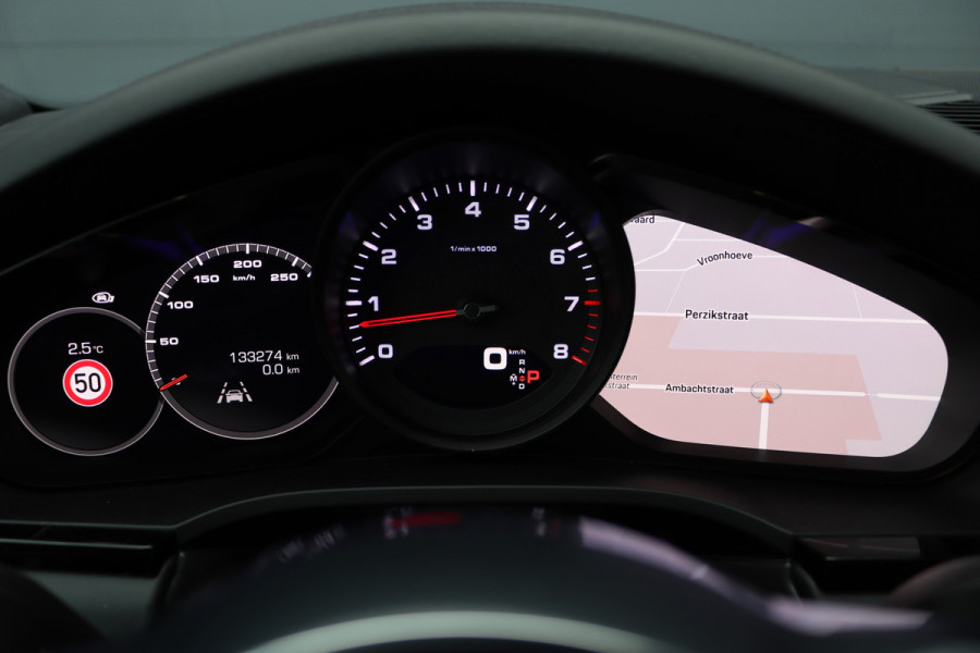 Porsche Cayenne Coupé 3.0 Aut8 | Luchtvering | Panoramadak | BOSE | Trekhaak | Leder | Memory | Stoelverwarming V+A | PDLS | Sport-Chrono-pakket | Soft-Close | Verwarmd Stuurwiel |