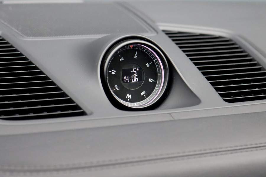 Porsche Cayenne Coupé 3.0 Aut8 | Luchtvering | Panoramadak | BOSE | Trekhaak | Leder | Memory | Stoelverwarming V+A | PDLS | Sport-Chrono-pakket | Soft-Close | Verwarmd Stuurwiel |