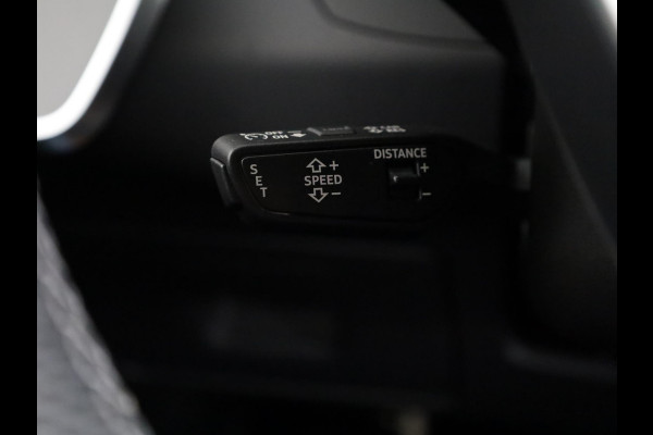 Audi RS6 Avant 4.0 TFSI quattro 600pk | Panoramadak | Keramische remmen | Head up Display | B&O | Servo sluiting | Vierwiel besturing |