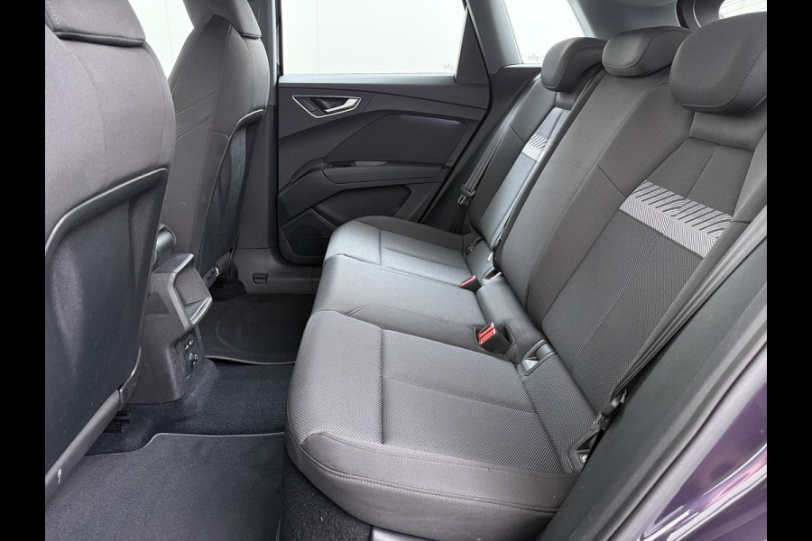 Audi Q4 e-tron 40 82kWh Trekhaak Matrix Led 19" Sportst.+Verwarmd Apple Carplay Android Navi Launch Edition Advanced Ecc Pdc Elek.Achterklep Cruise Control Lmv Isofix DAB 1.000KG Trekgewicht 1e Eigenaar Origineel Nederlandse Auto