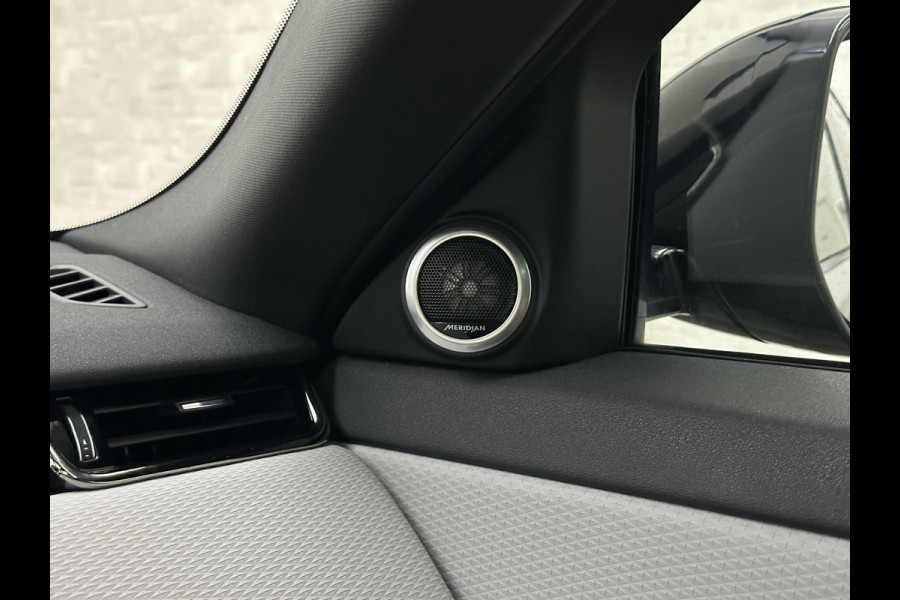 Land Rover Range Rover Evoque 1.5 P300e AWD R-Dynamic | Panorama | Leder | Meridian-Sound | Black-Optic | Sfeerverlichting | Stoelverwarming | Stuurverwarming | Camera | Elek. Achterklep | Voorruit Verwarming | Elektrische Stoelen | Lane Assist |
