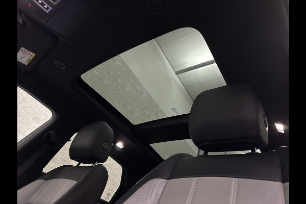 Land Rover Range Rover Evoque 1.5 P300e AWD R-Dynamic | Panorama | Leder | Meridian-Sound | Black-Optic | Sfeerverlichting | Stoelverwarming | Stuurverwarming | Camera | Elek. Achterklep | Voorruit Verwarming | Elektrische Stoelen | Lane Assist |