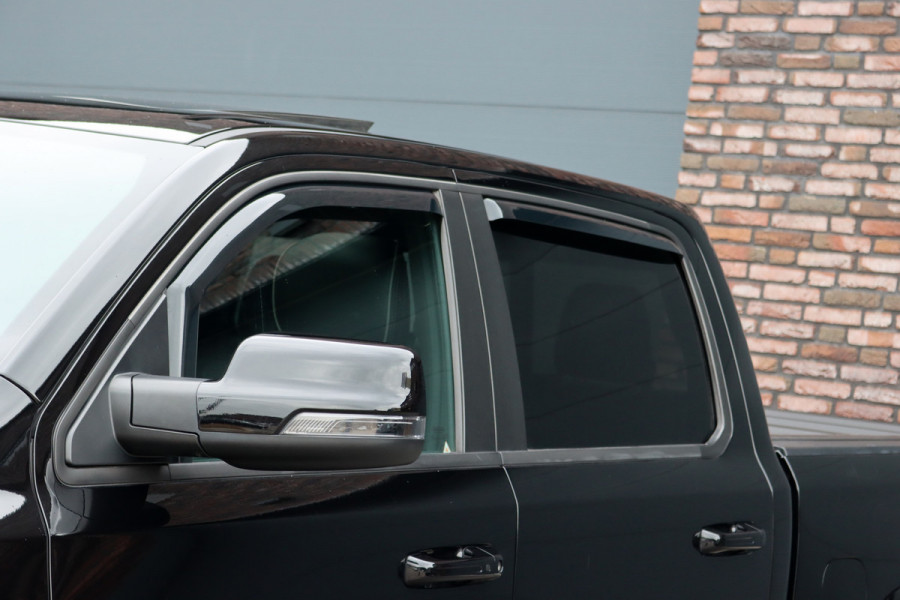 Dodge Ram 1500 5.7 V8 4x4 Crew Cab Limited | Prins-LPG | Luchtvering | Stoelventilatie V+A | Trekhaak | Panoramadak | ACC | Android Auto/Apple Carplay | HUD | Harman&Kardon | Surround Camera |