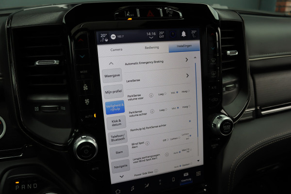 Dodge Ram 1500 5.7 V8 4x4 Crew Cab Limited | Prins-LPG | Luchtvering | Stoelventilatie V+A | Trekhaak | Panoramadak | ACC | Android Auto/Apple Carplay | HUD | Harman&Kardon | Surround Camera |