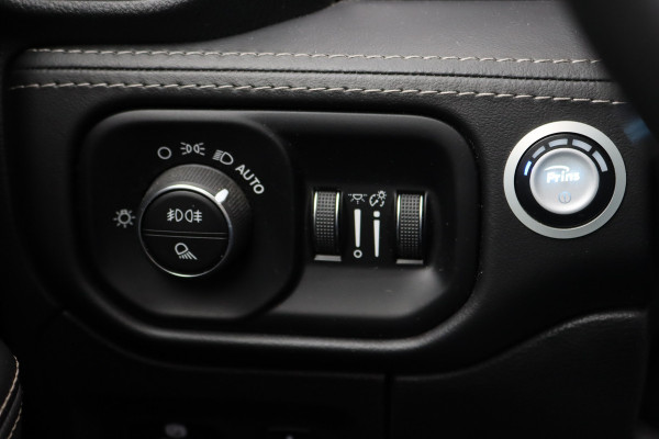 Dodge Ram 1500 5.7 V8 4x4 Crew Cab Limited | Prins-LPG | Luchtvering | Stoelventilatie V+A | Trekhaak | Panoramadak | ACC | Android Auto/Apple Carplay | HUD | Harman&Kardon | Surround Camera |