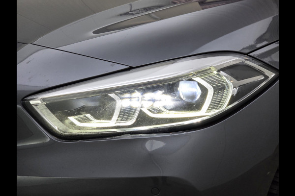 BMW 1-serie 118i Executive Edition Sportline | Cruise Contol | Ambiance Verlichting | Navigatie | Keyless | Parkeersensoren | Climate Control | LED | BTW