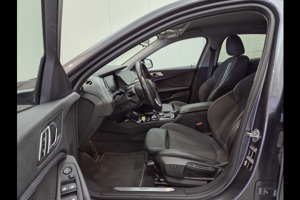 BMW 1-serie 118i Executive Edition Sportline | Cruise Contol | Ambiance Verlichting | Navigatie | Keyless | Parkeersensoren | Climate Control | LED | BTW