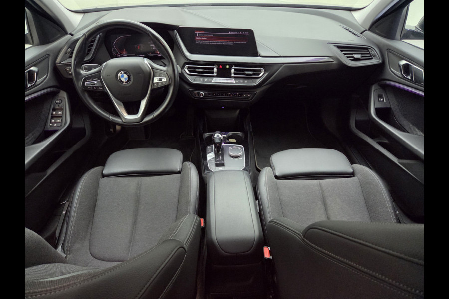 BMW 1-serie 118i Executive Edition Sportline | Cruise Contol | Ambiance Verlichting | Navigatie | Keyless | Parkeersensoren | Climate Control | LED | BTW