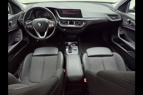 BMW 1-serie 118i Executive Edition Sportline | Cruise Contol | Ambiance Verlichting | Navigatie | Keyless | Parkeersensoren | Climate Control | LED | BTW