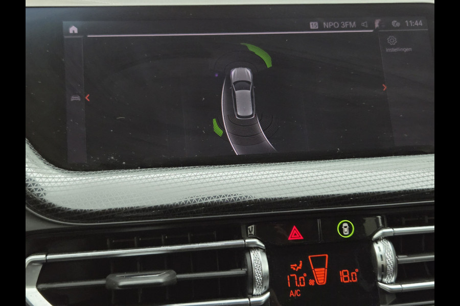 BMW 1-serie 118i Executive Edition Sportline | Cruise Contol | Ambiance Verlichting | Navigatie | Keyless | Parkeersensoren | Climate Control | LED | BTW