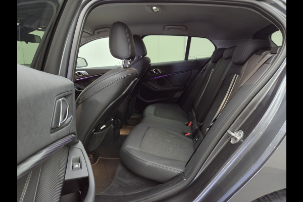 BMW 1-serie 118i Executive Edition Sportline | Cruise Contol | Ambiance Verlichting | Navigatie | Keyless | Parkeersensoren | Climate Control | LED | BTW