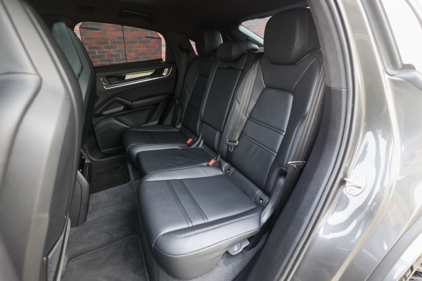 Porsche Cayenne Coupé 4.0 Turbo E-Hybrid | Techart - Pano - Trekhaak - Sport Chrono