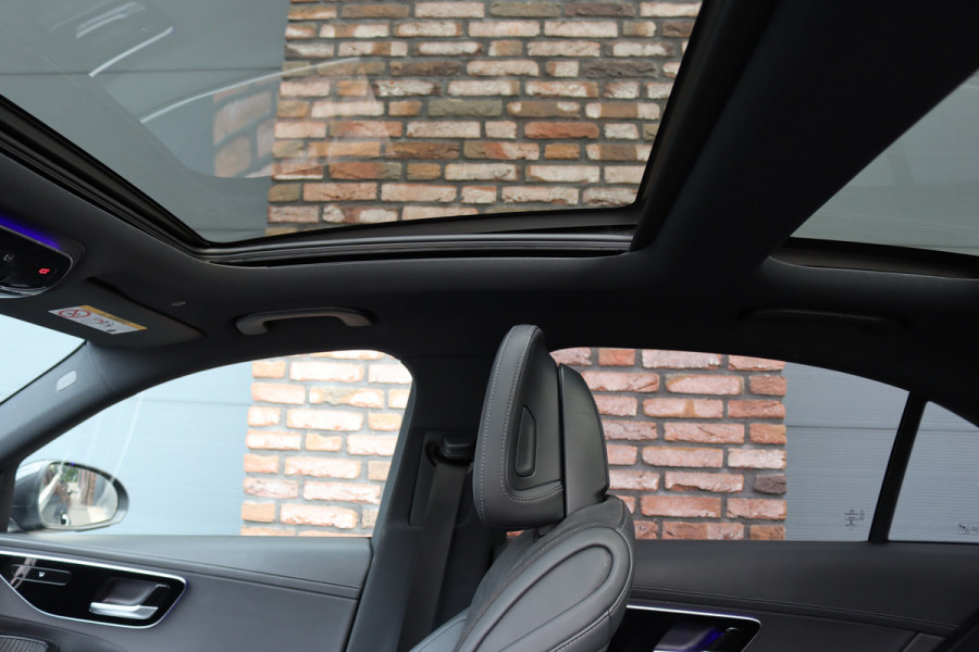 Mercedes-Benz C-Klasse 200 AMG Line | Panoramadak | Distronic+ | Camera | Sfeerverlichting Premium | Zitcomfortpakket | Stoelverwarminig | Geluidsisolerend Glas |