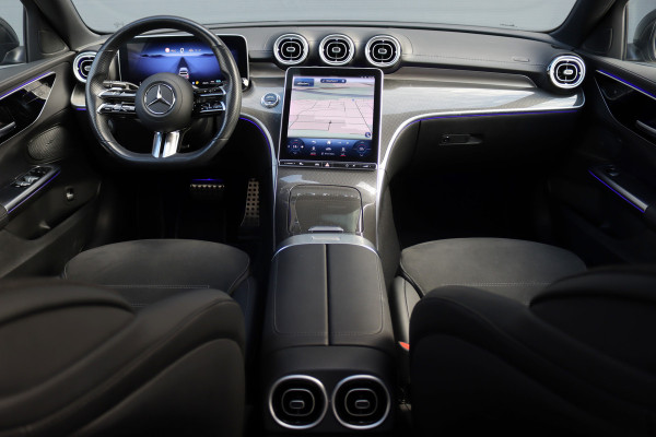 Mercedes-Benz C-Klasse 200 AMG Line | Panoramadak | Distronic+ | Camera | Sfeerverlichting Premium | Zitcomfortpakket | Stoelverwarminig | Geluidsisolerend Glas |
