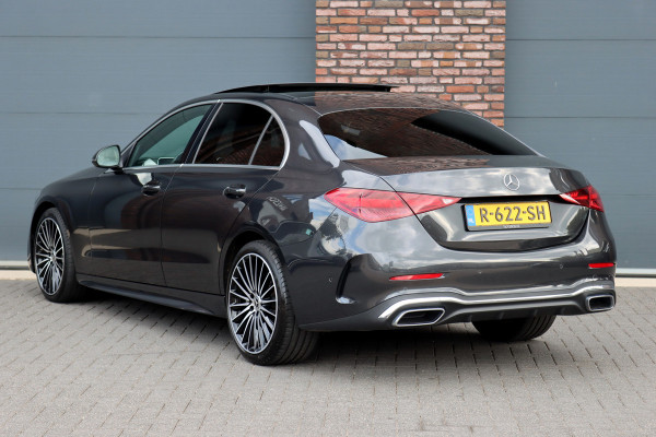 Mercedes-Benz C-Klasse 200 AMG Line | Panoramadak | Distronic+ | Camera | Sfeerverlichting Premium | Zitcomfortpakket | Stoelverwarminig | Geluidsisolerend Glas |