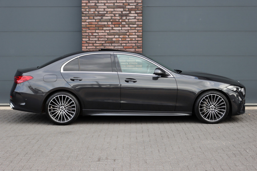Mercedes-Benz C-Klasse 200 AMG Line | Panoramadak | Distronic+ | Camera | Sfeerverlichting Premium | Zitcomfortpakket | Stoelverwarminig | Geluidsisolerend Glas |