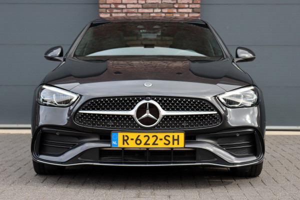 Mercedes-Benz C-Klasse 200 AMG Line | Panoramadak | Distronic+ | Camera | Sfeerverlichting Premium | Zitcomfortpakket | Stoelverwarminig | Geluidsisolerend Glas |
