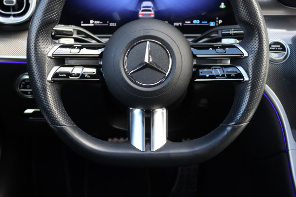 Mercedes-Benz C-Klasse 200 AMG Line | Panoramadak | Distronic+ | Camera | Sfeerverlichting Premium | Zitcomfortpakket | Stoelverwarminig | Geluidsisolerend Glas |
