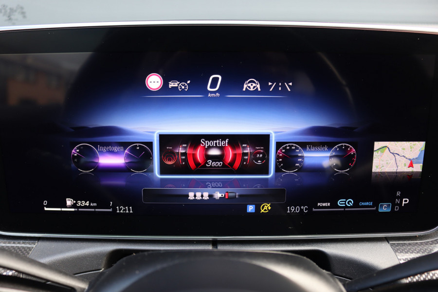 Mercedes-Benz C-Klasse 200 AMG Line | Panoramadak | Distronic+ | Camera | Sfeerverlichting Premium | Zitcomfortpakket | Stoelverwarminig | Geluidsisolerend Glas |