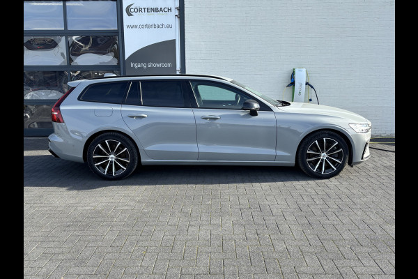 Volvo V60 2.0 T8 Plug-in hybrid AWD Plus Dark | Zwenkbare trekhaak | Memory | Adaptieve cruise | Blis | Harman Kardon |