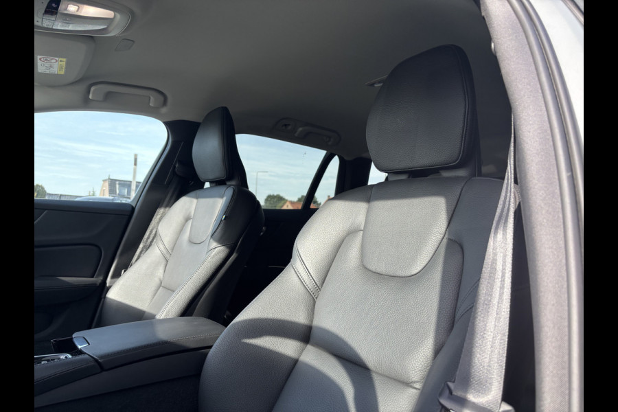 Volvo V60 2.0 T8 Plug-in hybrid AWD Plus Dark | Zwenkbare trekhaak | Memory | Adaptieve cruise | Blis | Harman Kardon |