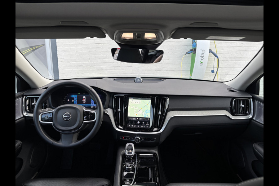 Volvo V60 2.0 T8 Plug-in hybrid AWD Ultra Dark | Zwenkbare trekhaak | Bowers&Wilkins | Stoelmassage + Verkoeling | Panoramadak | Memory | Blis |