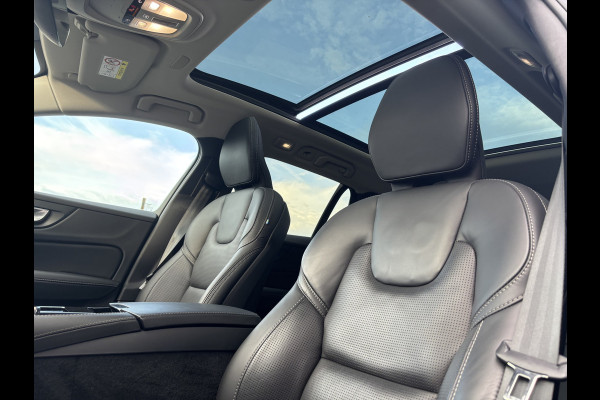 Volvo V60 2.0 T8 Plug-in hybrid AWD Ultra Dark | Zwenkbare trekhaak | Bowers&Wilkins | Stoelmassage + Verkoeling | Panoramadak | Memory | Blis |