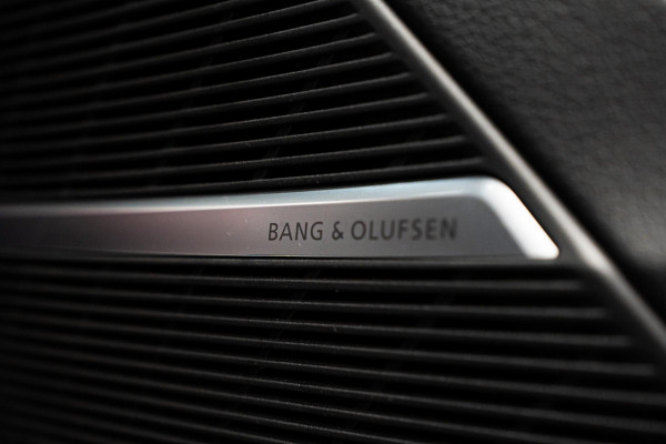 Audi SQ8 4.0 TFSI quattro *Bang & Olufsen / Panorama / Vierwielbesturing / HUD / Surround-view / Standverwarming*