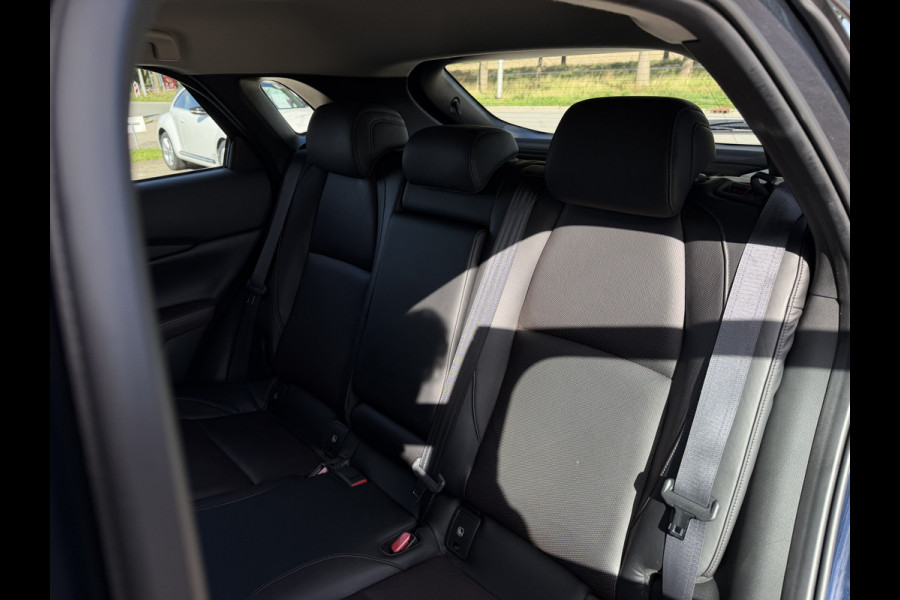 Mazda CX-30 2.0 e-SkyActiv-X M Hybrid Comfort / Keyless / Trekhaak / 18"LM / Carplay / Navi / PDC + Camera