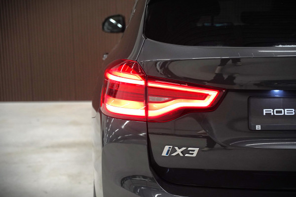 BMW iX3 High Executive 80 kWh | Panoramadak | Harman Kardon | Head-Up Display | Adaptive Cruise Control | Stoelverwarming | Dodehoekdetectie | Keyless | Trekhaak | 360 Camera | Ambiance Verlichting |