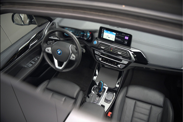 BMW iX3 High Executive 80 kWh | Panoramadak | Harman Kardon | Head-Up Display | Adaptive Cruise Control | Stoelverwarming | Dodehoekdetectie | Keyless | Trekhaak | 360 Camera | Ambiance Verlichting |