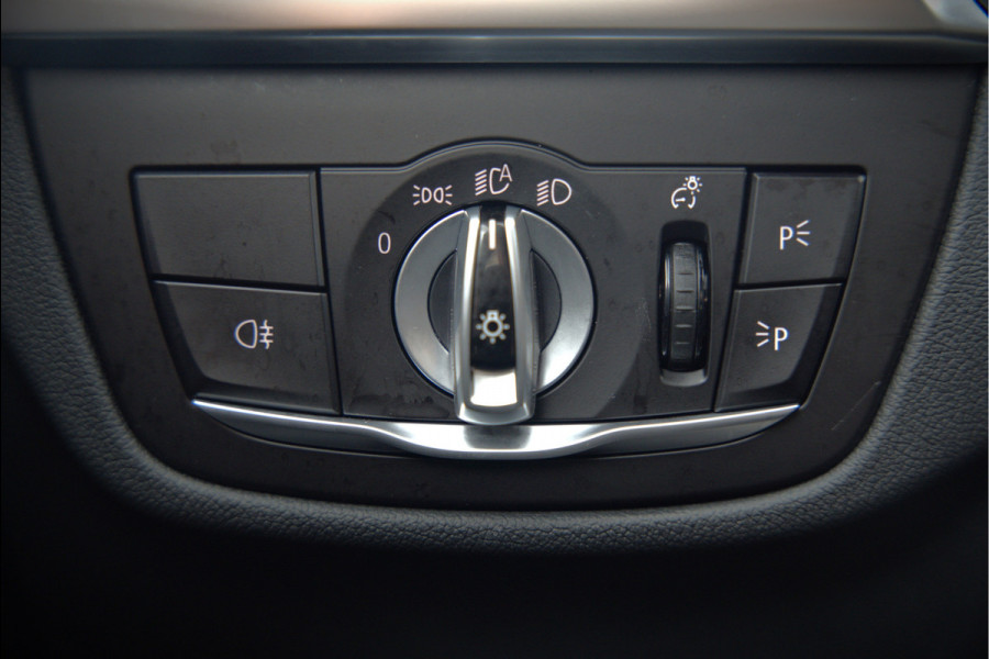 BMW iX3 High Executive 80 kWh | Panoramadak | Harman Kardon | Head-Up Display | Adaptive Cruise Control | Stoelverwarming | Dodehoekdetectie | Keyless | Trekhaak | 360 Camera | Ambiance Verlichting |