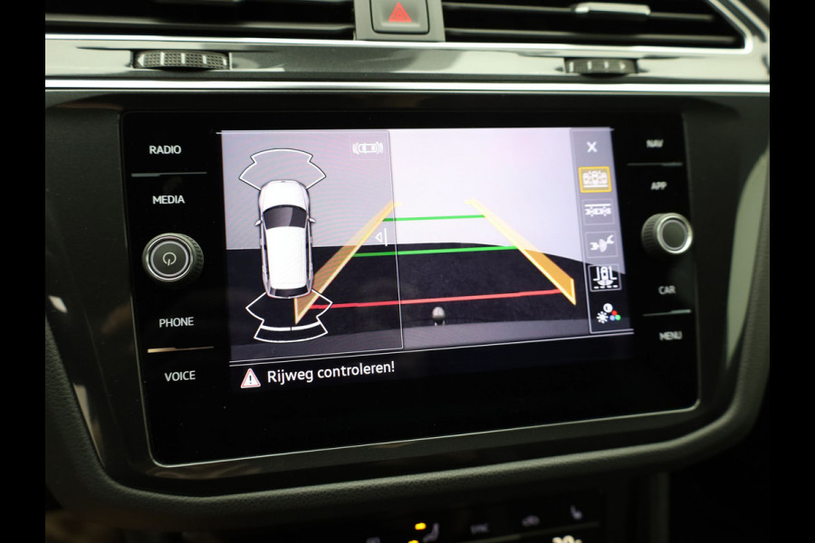 Volkswagen Tiguan 1.5 TSI R-Line Business+ | Trekhaak wegkl. | 20" | Elk. A-klep | IQ Light | Camera | Prijs Rijklaar!!
