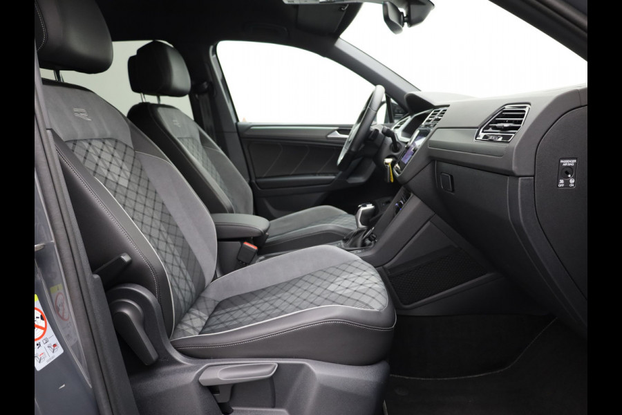 Volkswagen Tiguan 1.5 TSI R-Line Business+ | Trekhaak wegkl. | 20" | Elk. A-klep | IQ Light | Camera | Prijs Rijklaar!!