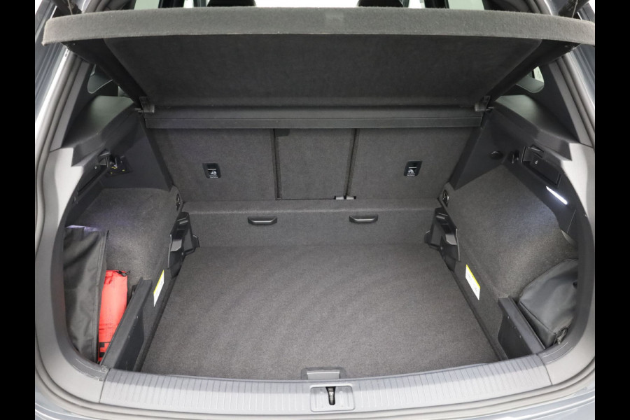 Volkswagen Tiguan 1.5 TSI R-Line Business+ | Trekhaak wegkl. | 20" | Elk. A-klep | IQ Light | Camera | Prijs Rijklaar!!