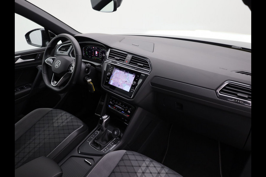 Volkswagen Tiguan 1.5 TSI R-Line Business+ | Trekhaak wegkl. | 20" | Elk. A-klep | IQ Light | Camera | Prijs Rijklaar!!