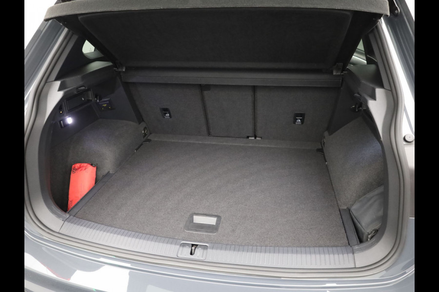 Volkswagen Tiguan 1.5 TSI R-Line Business+ | Trekhaak wegkl. | 20" | Elk. A-klep | IQ Light | Camera | Prijs Rijklaar!!