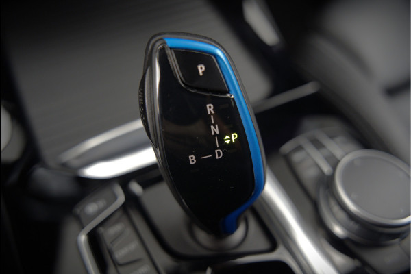 BMW iX3 High Executive 80 kWh | Panoramadak | Harman Kardon | Head-Up Display | Adaptive Cruise Control | Stoelverwarming | Dodehoekdetectie | Keyless | Trekhaak | 360 Camera | Ambiance Verlichting |