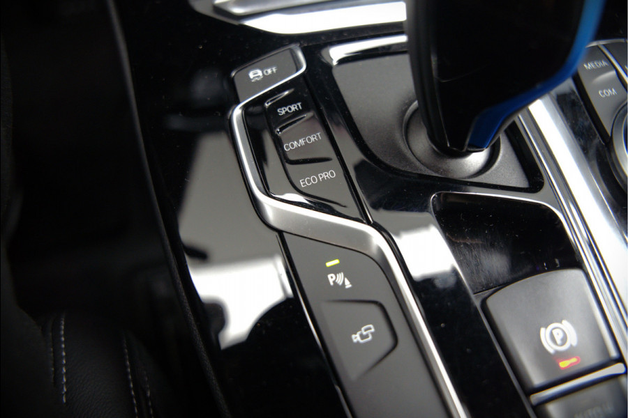 BMW iX3 High Executive 80 kWh | Panoramadak | Harman Kardon | Head-Up Display | Adaptive Cruise Control | Stoelverwarming | Dodehoekdetectie | Keyless | Trekhaak | 360 Camera | Ambiance Verlichting |