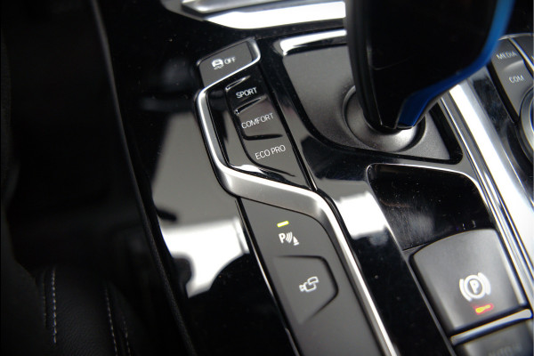 BMW iX3 High Executive 80 kWh | Panoramadak | Harman Kardon | Head-Up Display | Adaptive Cruise Control | Stoelverwarming | Dodehoekdetectie | Keyless | Trekhaak | 360 Camera | Ambiance Verlichting |