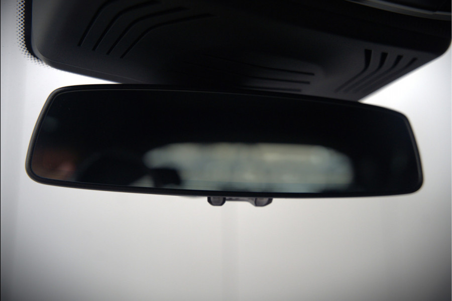 BMW iX3 High Executive 80 kWh | Panoramadak | Harman Kardon | Head-Up Display | Adaptive Cruise Control | Stoelverwarming | Dodehoekdetectie | Keyless | Trekhaak | 360 Camera | Ambiance Verlichting |