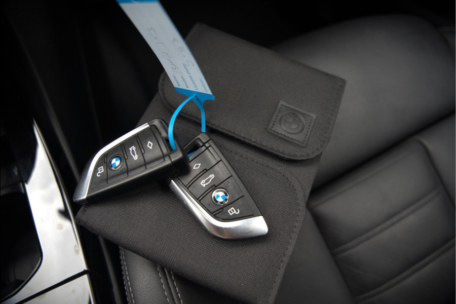 BMW iX3 High Executive 80 kWh | Panoramadak | Harman Kardon | Head-Up Display | Adaptive Cruise Control | Stoelverwarming | Dodehoekdetectie | Keyless | Trekhaak | 360 Camera | Ambiance Verlichting |