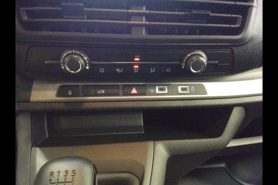 Opel Vivaro 1.5 Diesel 120pk L3 Dubbele Cabine Apple Carplay /  Android Auto Parkeersensoren V+A Trekhaak Camera Navigatie Cruise Control LED koplampen houten afwerking laadruimte
