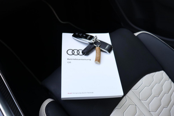 Audi RSQ8 4.0TFSI quattro Dynamic plus Exclusive 1e eig. standkachel keramisch B&O trekhaak schuifdak massage+ventilatie hud enz.