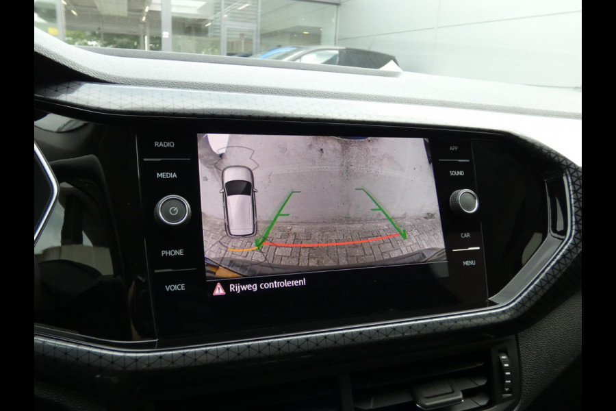 Volkswagen T-Cross 1.0 TSI Style Business R | STOELVERWARMING | APPLE CARPLAY | ACHTERUITRIJCAMERA |