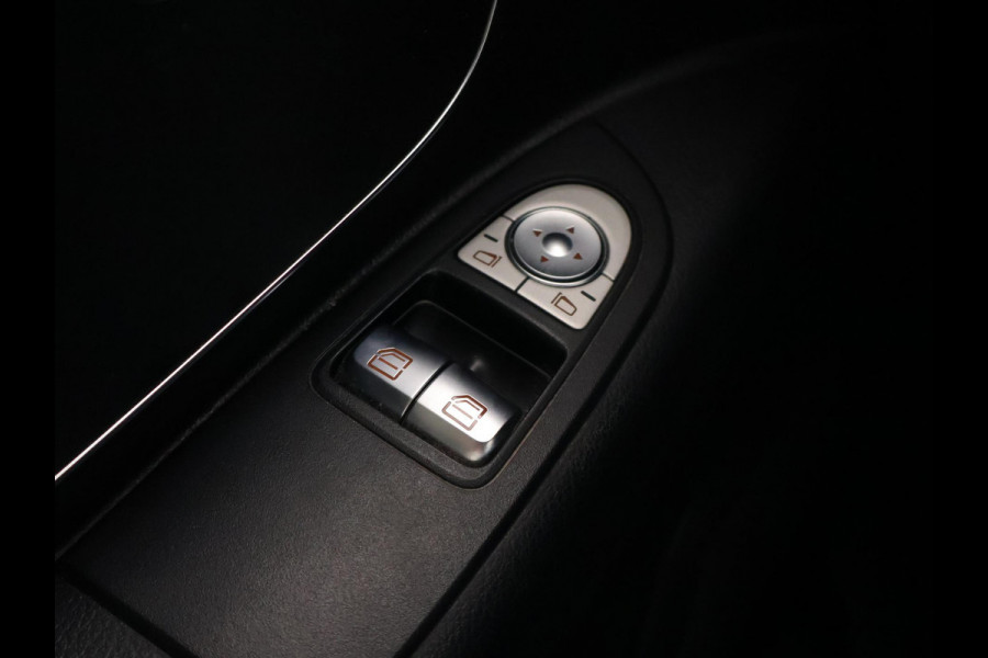 Mercedes-Benz Vito 114 CDI L2 + 19 INCH | SPOILERPAKKET | SIDEBARS | LED | APPLE CARPLAY | CAMERA | STOELVERWARMING