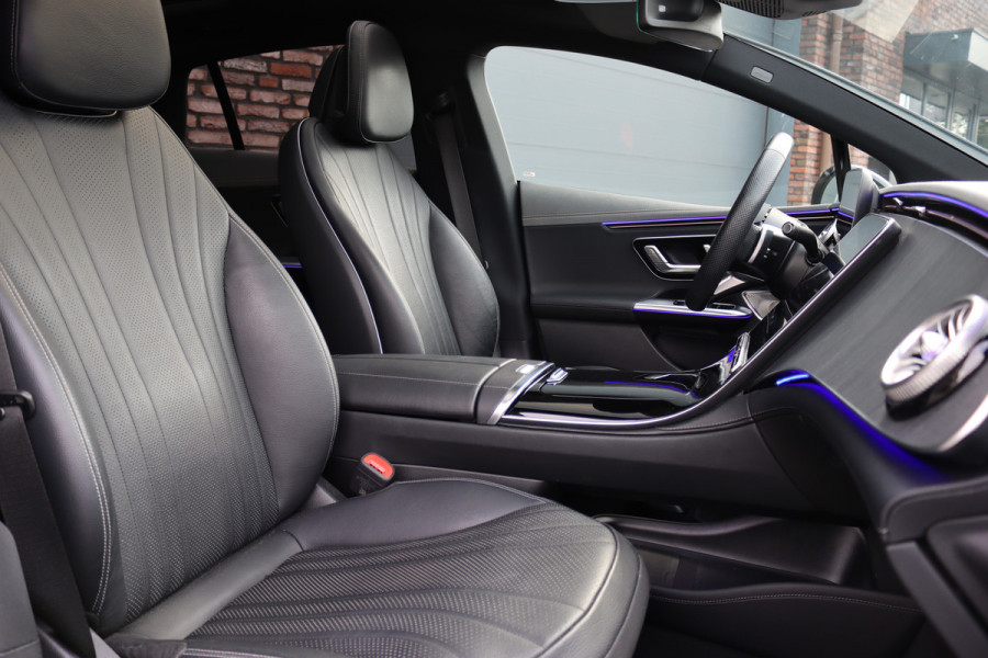 Mercedes-Benz EQE 300 AMG Line 89 kWh | Luchtvering | Distronic+ | Panoramadak | Leder | Burmester | Digital Light | Verwarmd Stuurwiel | Surround Camera | Keyless Go |
