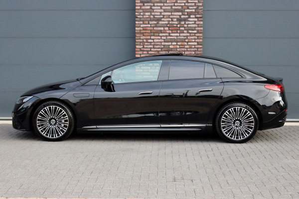 Mercedes-Benz EQE 300 AMG Line 89 kWh | Luchtvering | Distronic+ | Panoramadak | Leder | Burmester | Digital Light | Verwarmd Stuurwiel | Surround Camera | Keyless Go |